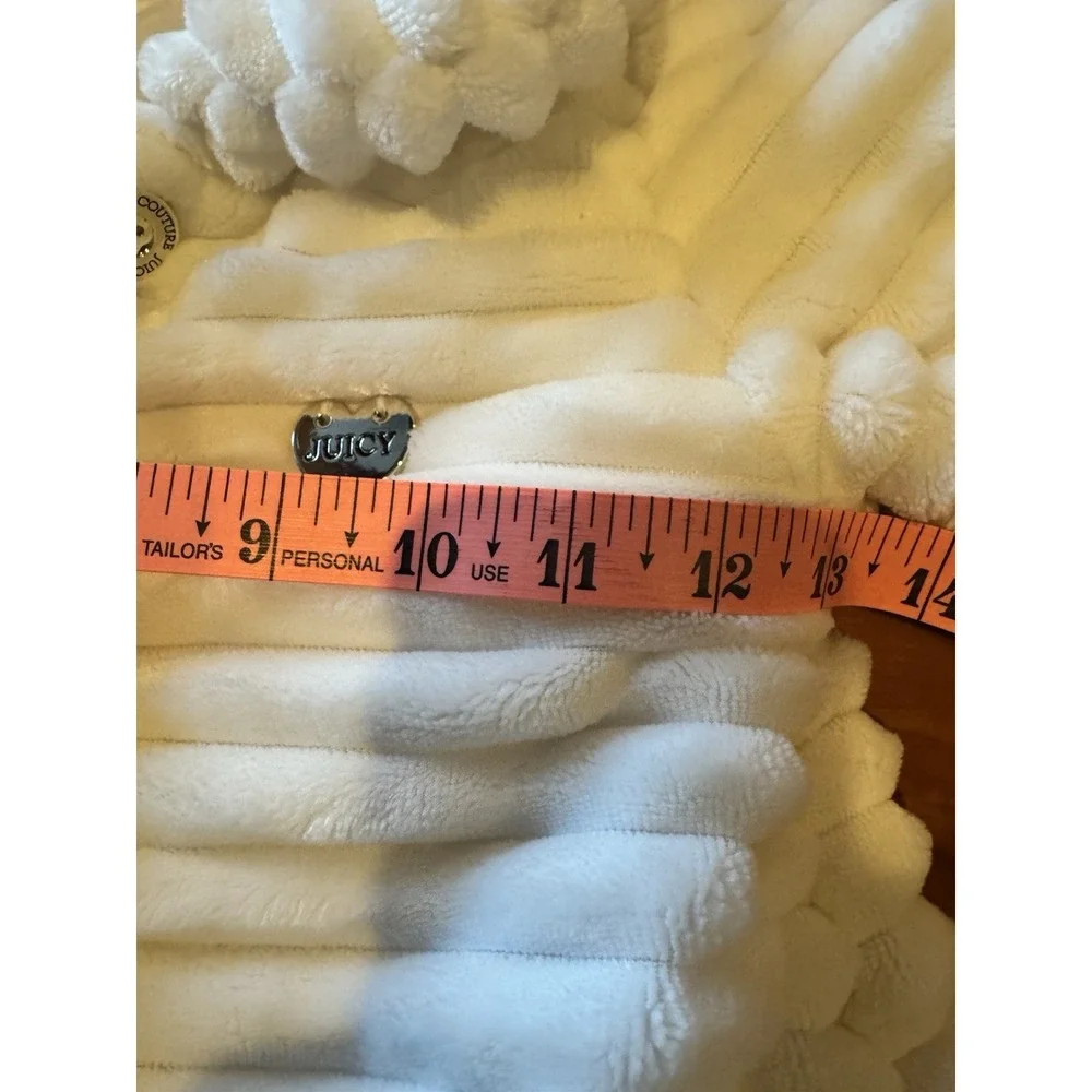 Juicy Couture White Faux Fur Children's Size 6 White Silver Buttons Lined Coat‎